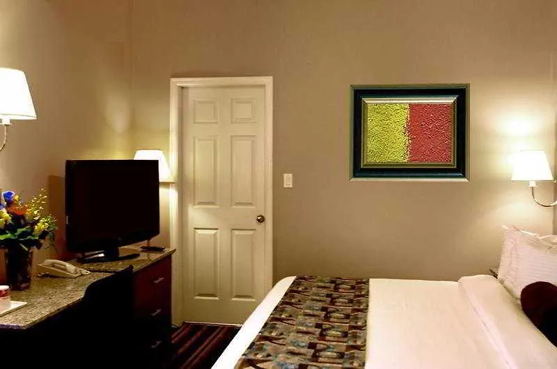 Hotel Quality Inn & Suites (Adults Only) Vancouver