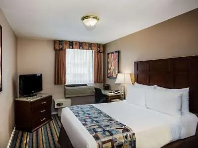 Quality Inn & Suites (Adults Only) Vancouver 3*,