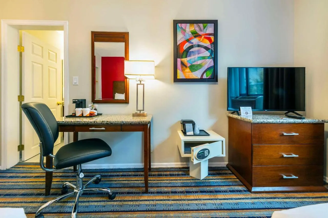 Quality Inn & Suites (Adults Only) Vancouver 3*,