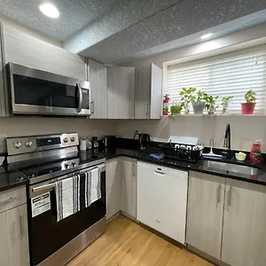 luxary-lower-level-apartment-in-nw-calgary-ab-close-to-banff.calgaryhotelsearch.com/