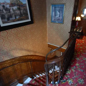 ** Hotel Manoir Sainte Genevieve Canadá