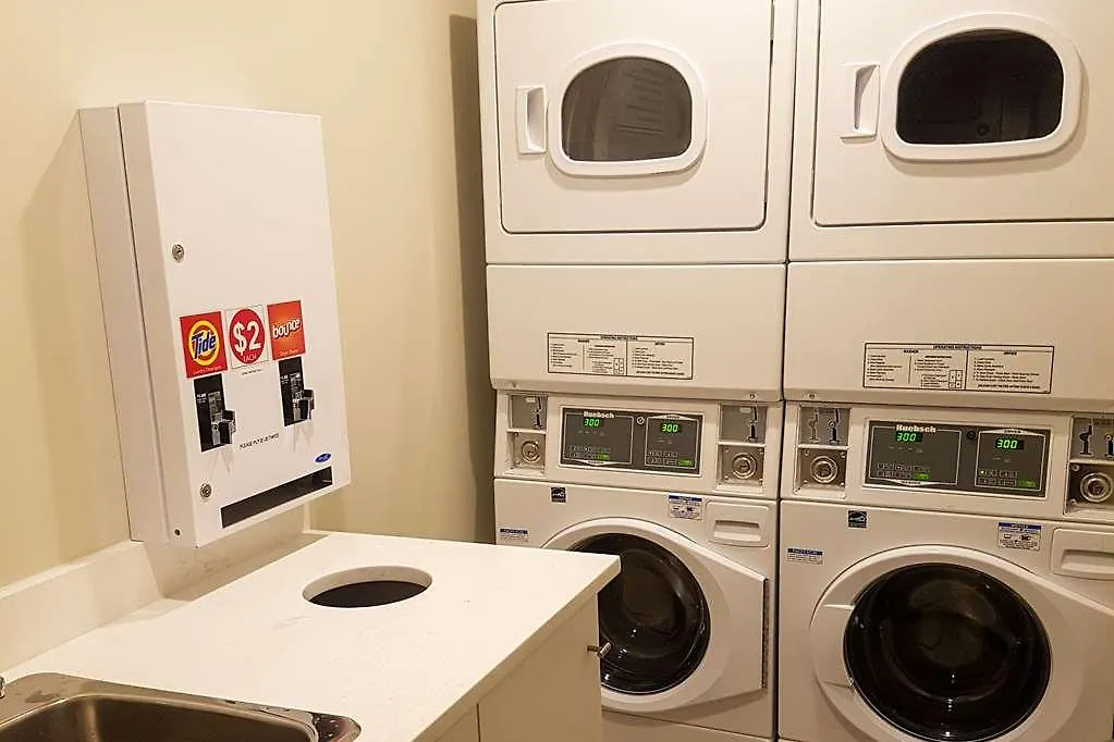 Hotel Quality Inn & Suites (Adults Only) Vancouver