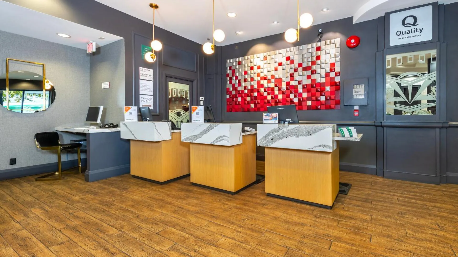 Hotel Quality Inn & Suites (Adults Only) Vancouver