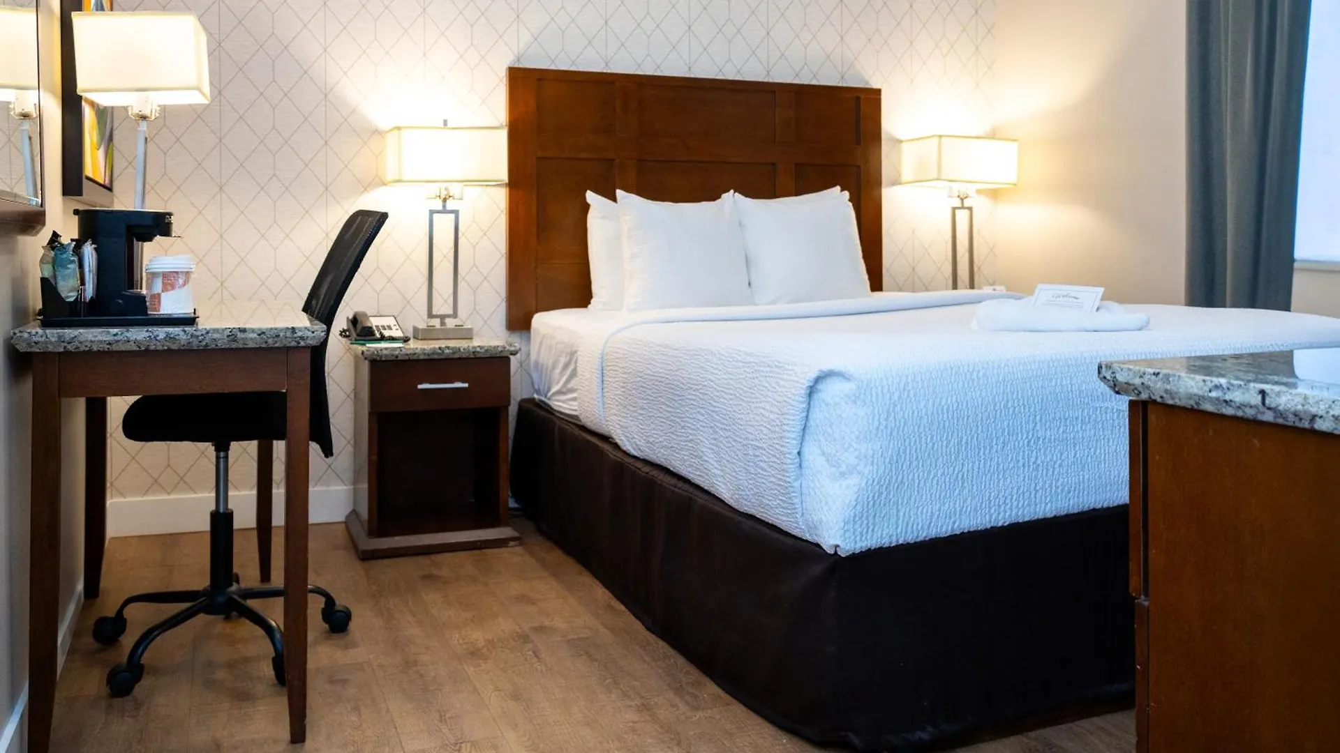 Quality Inn & Suites (Adults Only) Vancouver 3*,  Canada