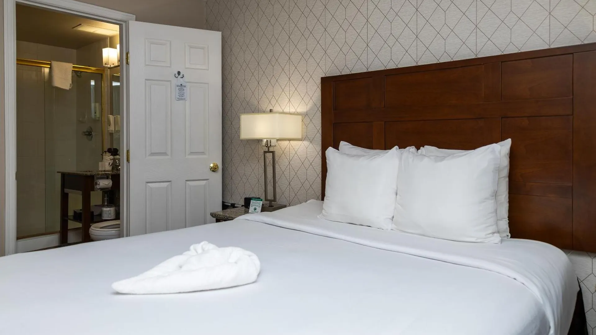 Quality Inn & Suites (Adults Only) Vancouver 3*,