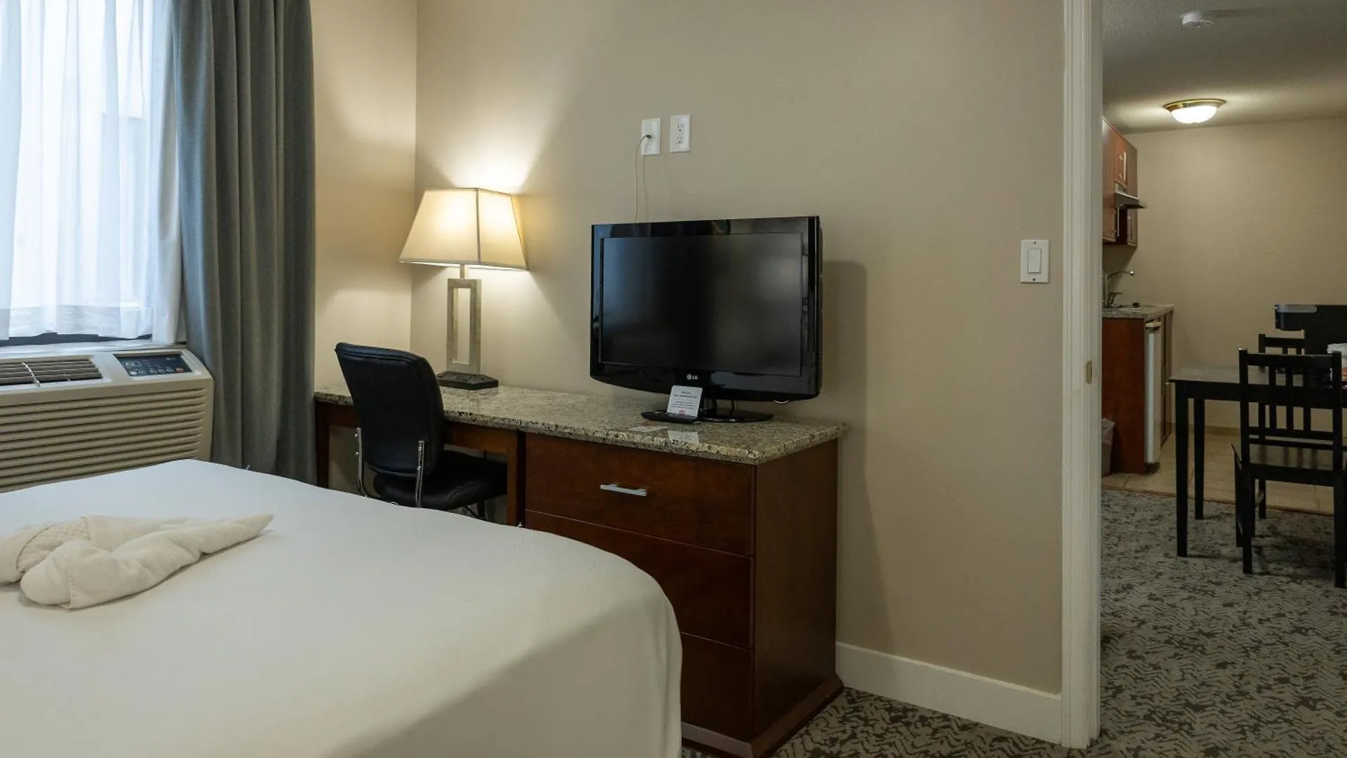 Quality Inn & Suites (Adults Only) Vancouver 3*,