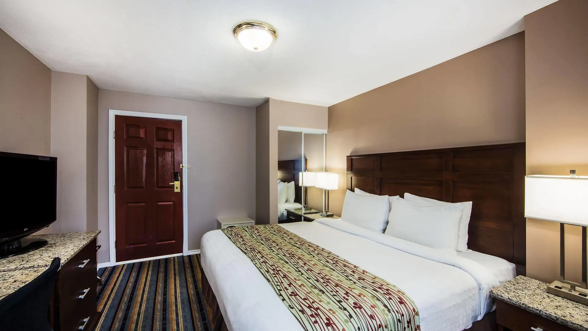 Hotel Quality Inn & Suites (Adults Only) Vancouver